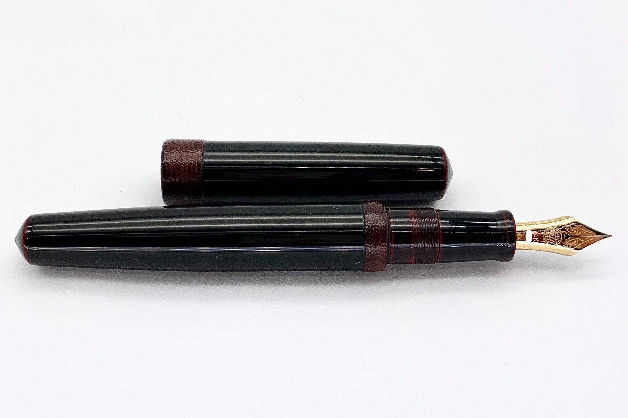 NakayaPiccoloLongKuroTamenuriStringRolledModelFountainPen_F